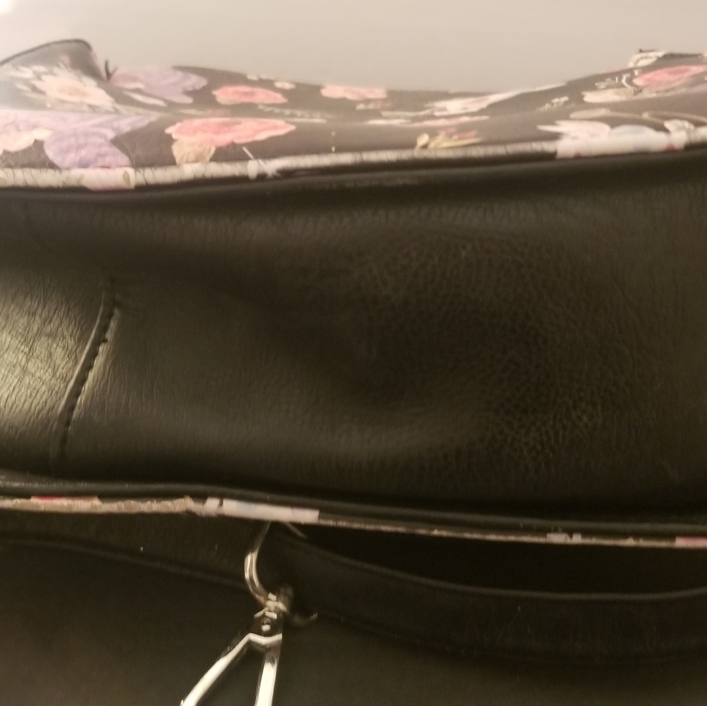 FINAL PRICE Loungefly Disney Alice in Wonderland bag - Picture 13 of 15